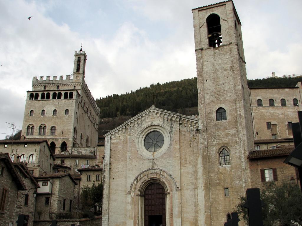 La Signora Dei Fiori Apartment Gubbio Luaran gambar
