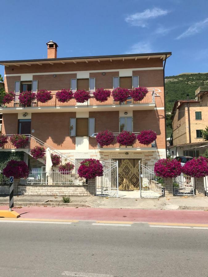 La Signora Dei Fiori Apartment Gubbio Luaran gambar