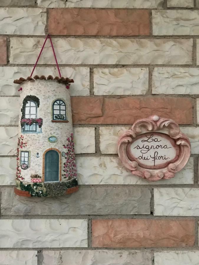 La Signora Dei Fiori Apartment Gubbio Luaran gambar